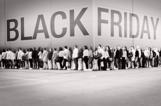 Black-Friday-Shopping-lines