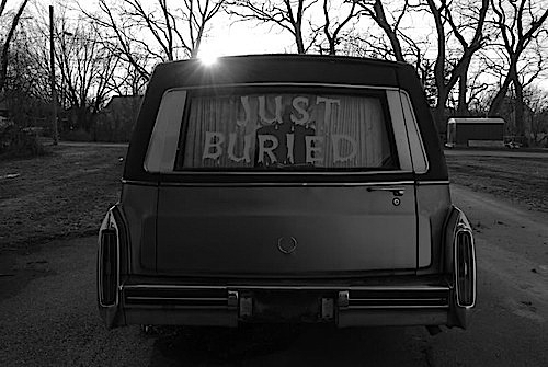 automobile-black-and-white-buried-car-funeral-favim-com-407320